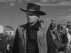 O filme com a melhor classificação de John Wayne no Metacrítico está disponível para assistir gratuitamente