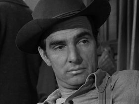 O papel de Gunsmoke de Dennis Weaver sofreu um número físico surpreendente