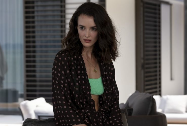 Por que a terceira temporada de Lotus Branca substituiu a atriz Chloe original por Charlotte Le Bon