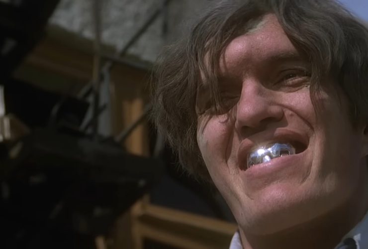 Um dos piores filmes de James Bond também é um excelente exemplo do efeito Mandela