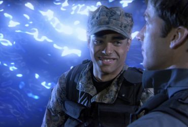 Por que Aiden Ford, de Rainbow Sun Francks, foi escrito em Stargate Atlantis