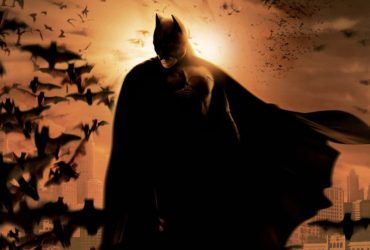 Por que Christopher Nolan mudou um detalhe da história de origem de Bruce Wayne em Batman Begins