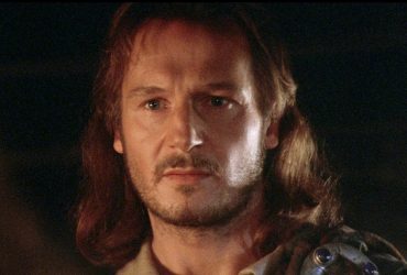 Um ator da Marvel acidentalmente esfaqueou Liam Neeson enquanto filmava um épico histórico
