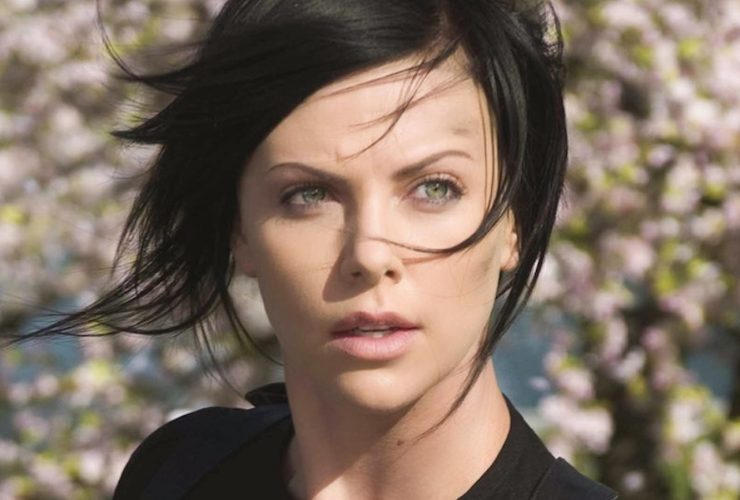 Uma amada série de ficção científica MTV de animação levou a um flop de ação ao vivo, estrelado por Charlize Theron